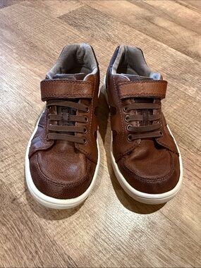 Boy’s Casual Brown Leather Sneaker with Elastic Strap - Size 13